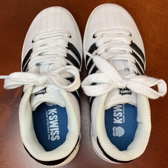 K-Swiss Children’s size 11.5 Shoes - Picture 9 of 11